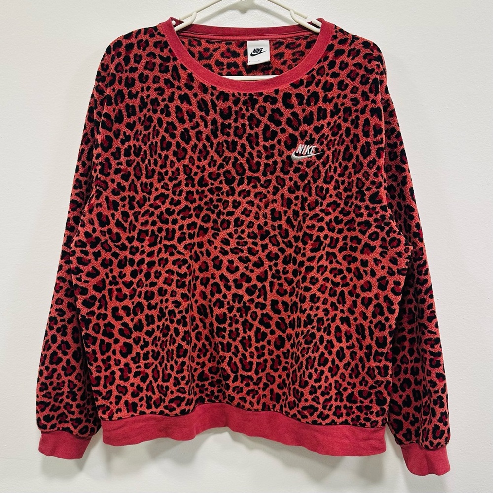 Nike Women's dark pink Leopard Print crew neck fleece Sweater size large!